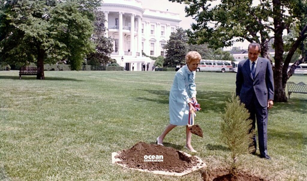 President Richard Nixon and First Lady Pat Nixon plant a tree on the White House South Lawn to recognise the world's first Earth Day. Shared by ocean Generation.